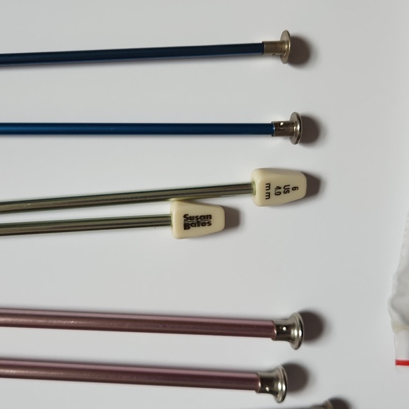 Various knitting needs, over 16 sets plus circulars, cable stitch etc - Picture 6 of 6